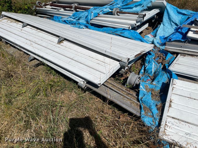 image for item LF9077 (4) garage doors