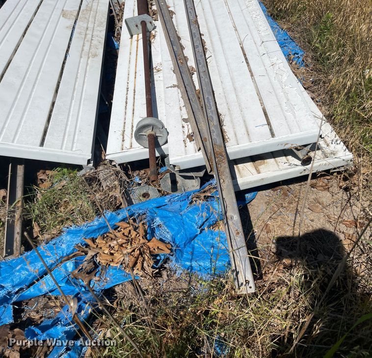 image for item LF9077 (4) garage doors