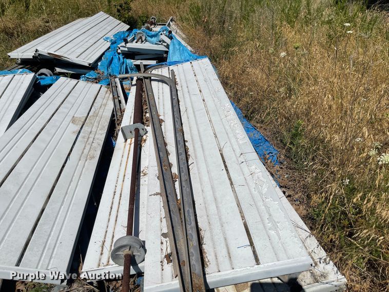 image for item LF9077 (4) garage doors