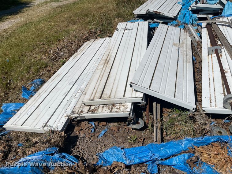 image for item LF9077 (4) garage doors