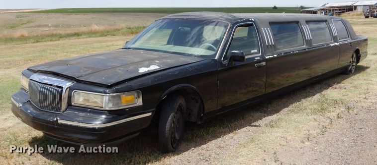 image for item LP9388 1995 Lincoln Town Car  limousine