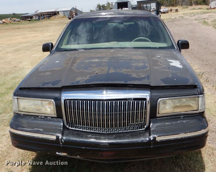 image for item LP9388 1995 Lincoln Town Car  limousine