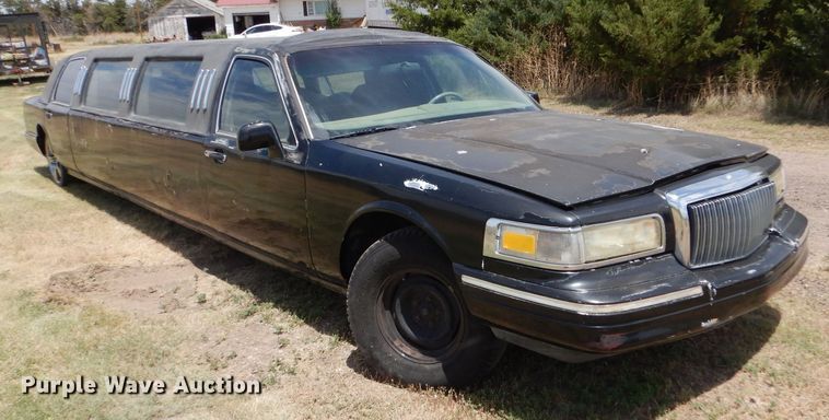 image for item LP9388 1995 Lincoln Town Car  limousine