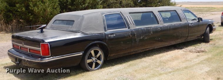image for item LP9388 1995 Lincoln Town Car  limousine