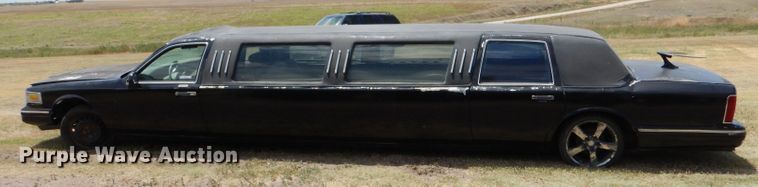image for item LP9388 1995 Lincoln Town Car  limousine