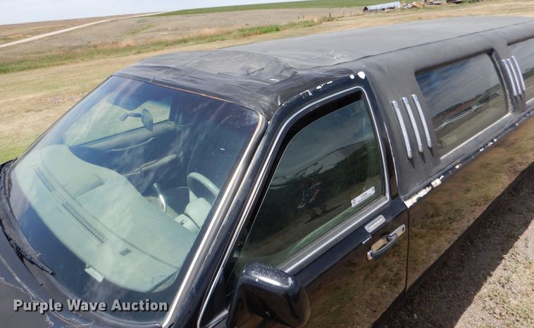 image for item LP9388 1995 Lincoln Town Car  limousine