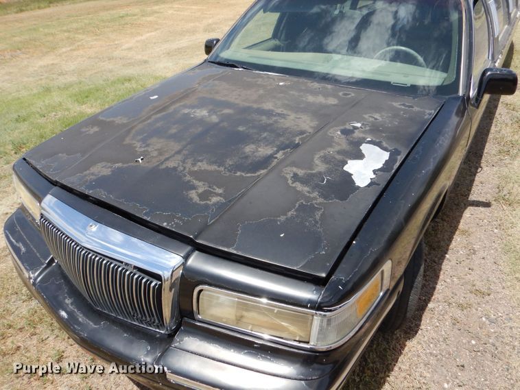 image for item LP9388 1995 Lincoln Town Car  limousine