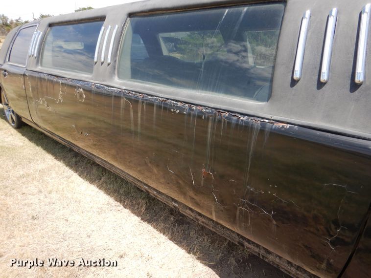 image for item LP9388 1995 Lincoln Town Car  limousine