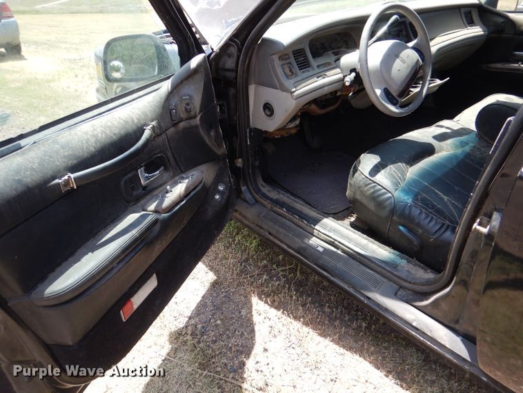 image for item LP9388 1995 Lincoln Town Car  limousine