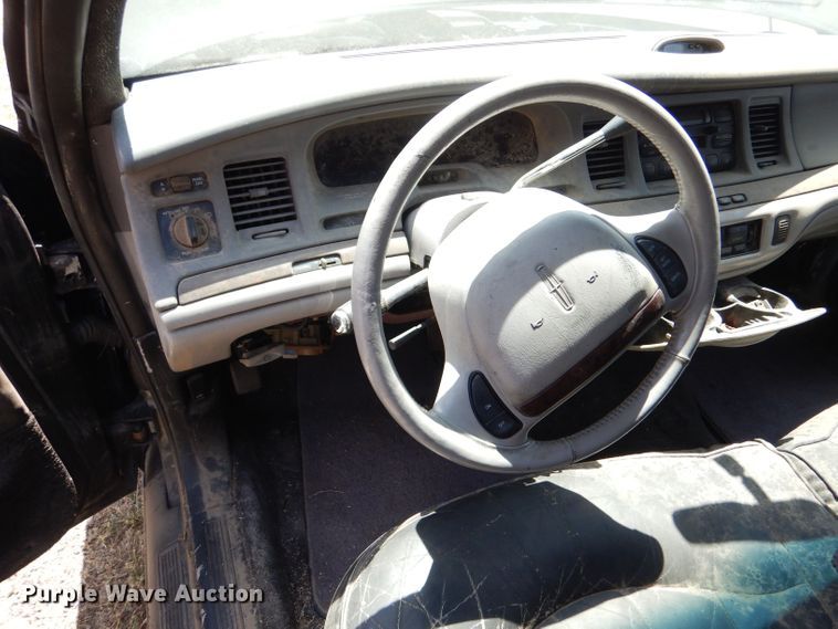 image for item LP9388 1995 Lincoln Town Car  limousine