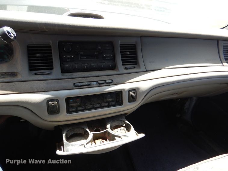 image for item LP9388 1995 Lincoln Town Car  limousine