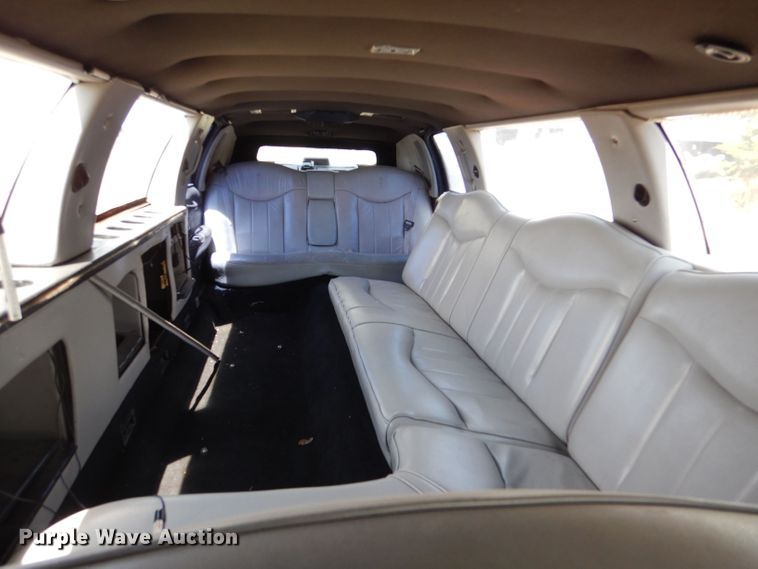 image for item LP9388 1995 Lincoln Town Car  limousine