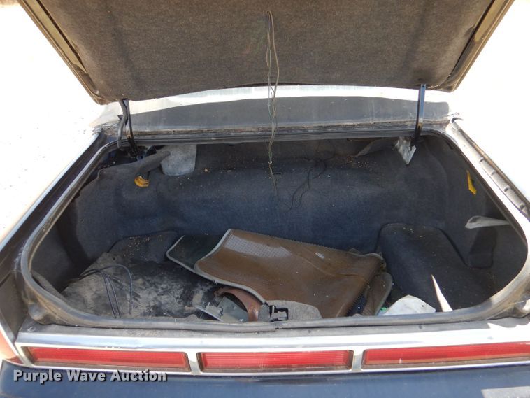 image for item LP9388 1995 Lincoln Town Car  limousine