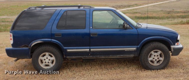image for item LP9390 2001 Chevrolet Blazer  SUV