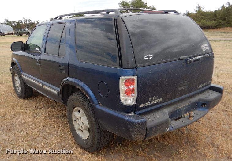 image for item LP9390 2001 Chevrolet Blazer  SUV