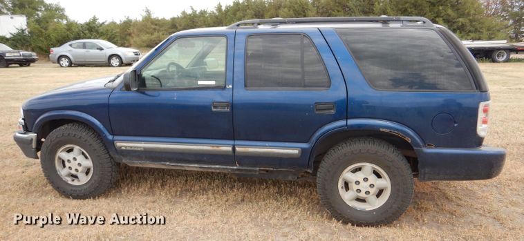 image for item LP9390 2001 Chevrolet Blazer  SUV