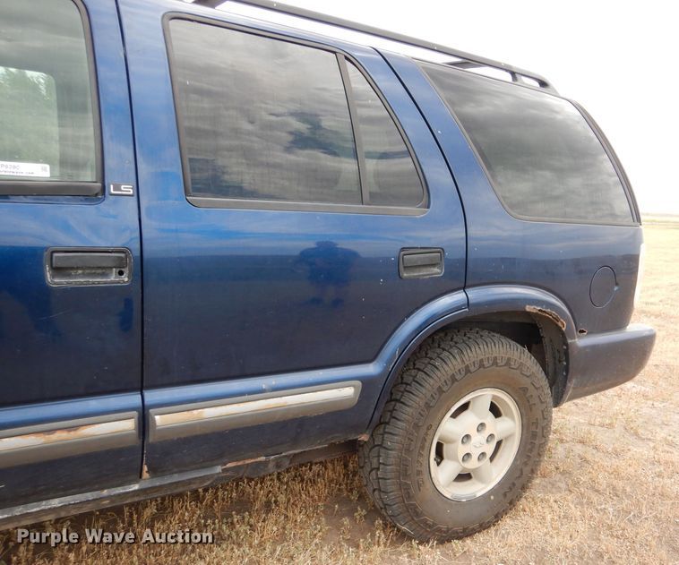 image for item LP9390 2001 Chevrolet Blazer  SUV