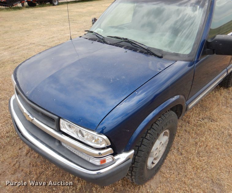 image for item LP9390 2001 Chevrolet Blazer  SUV