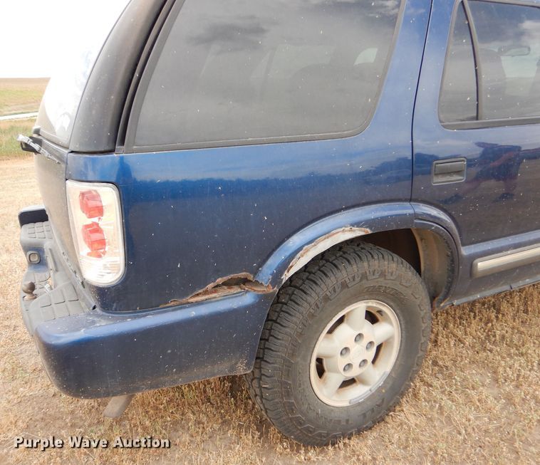 image for item LP9390 2001 Chevrolet Blazer  SUV