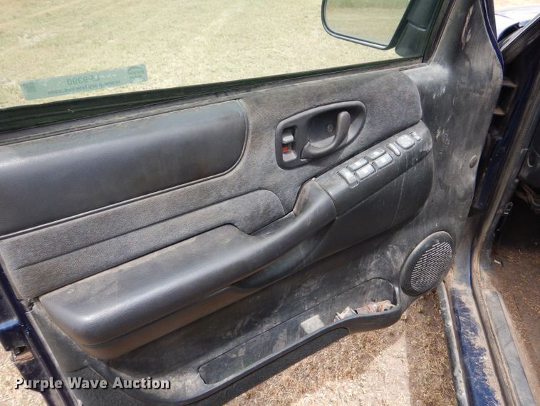 image for item LP9390 2001 Chevrolet Blazer  SUV