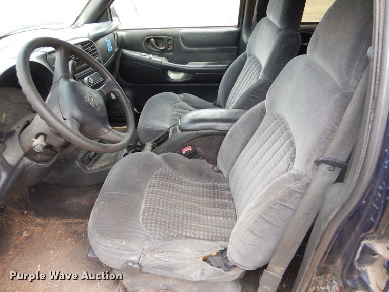 image for item LP9390 2001 Chevrolet Blazer  SUV