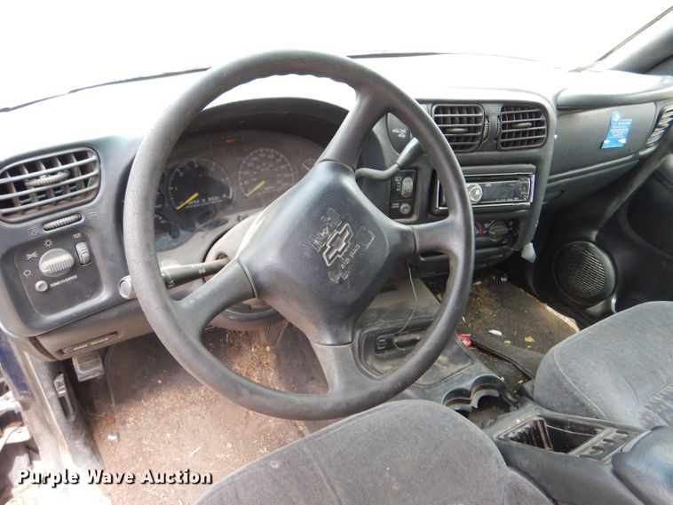 image for item LP9390 2001 Chevrolet Blazer  SUV