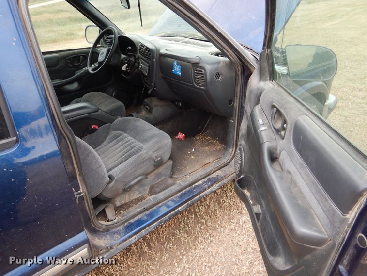 image for item LP9390 2001 Chevrolet Blazer  SUV