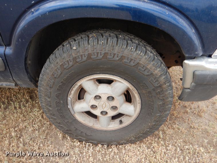 image for item LP9390 2001 Chevrolet Blazer  SUV