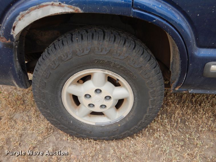 image for item LP9390 2001 Chevrolet Blazer  SUV