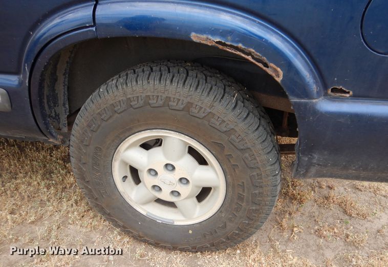 image for item LP9390 2001 Chevrolet Blazer  SUV