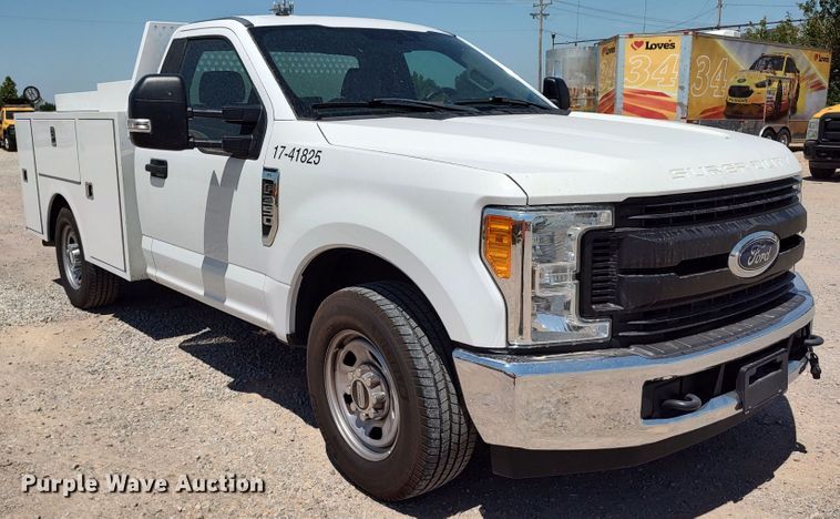 image for item LU9119 2017 Ford F350 Super Duty XLT  utility bed pickup truck