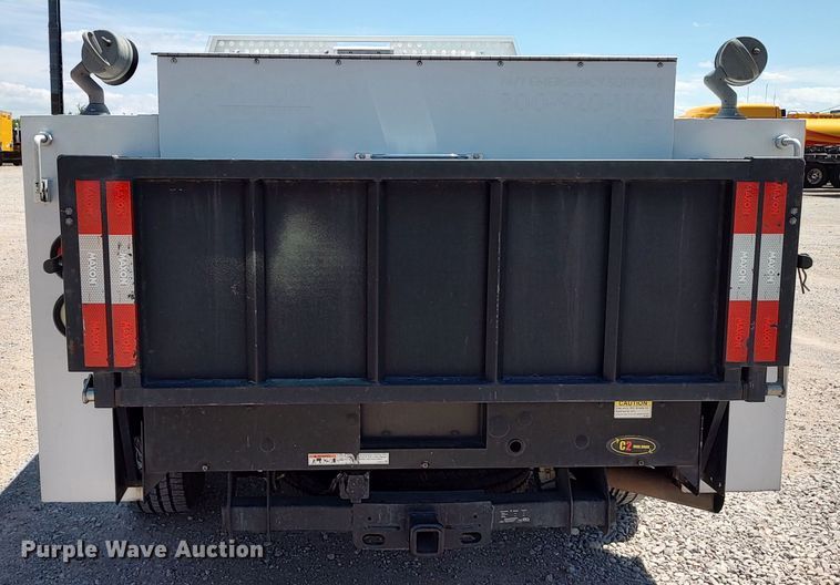 image for item LU9119 2017 Ford F350 Super Duty XLT  utility bed pickup truck