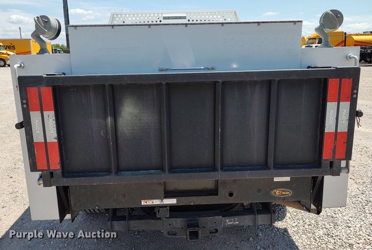 image for item LU9119 2017 Ford F350 Super Duty XLT  utility bed pickup truck