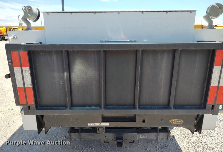 image for item LU9119 2017 Ford F350 Super Duty XLT  utility bed pickup truck