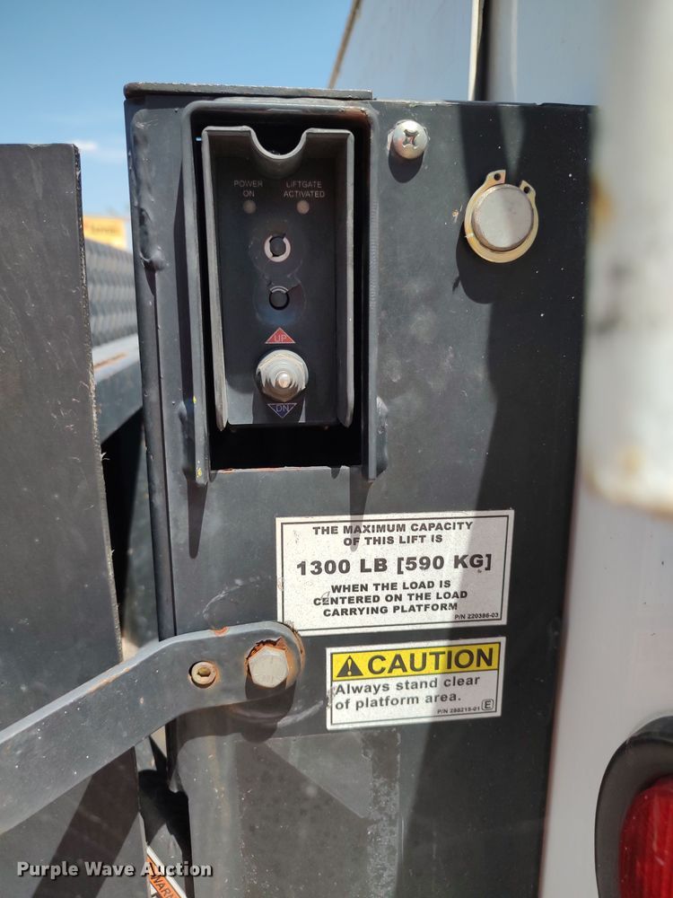 image for item LU9119 2017 Ford F350 Super Duty XLT  utility bed pickup truck