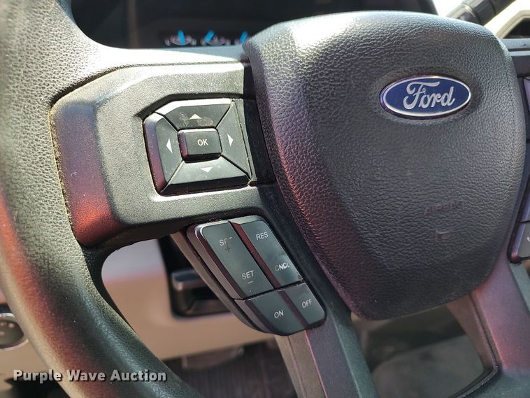 image for item LU9119 2017 Ford F350 Super Duty XLT  utility bed pickup truck