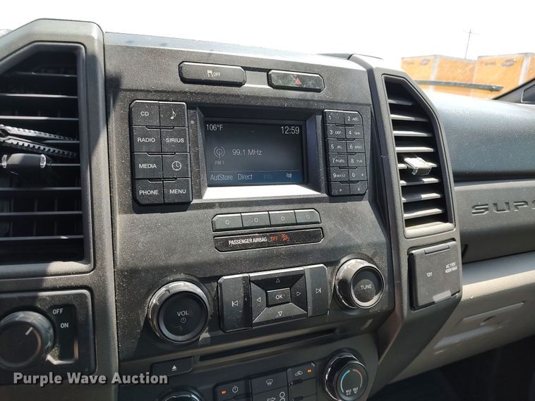 image for item LU9119 2017 Ford F350 Super Duty XLT  utility bed pickup truck