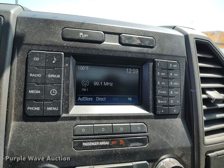 image for item LU9119 2017 Ford F350 Super Duty XLT  utility bed pickup truck