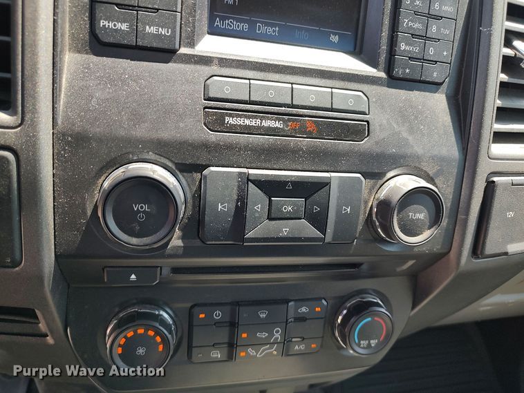 image for item LU9119 2017 Ford F350 Super Duty XLT  utility bed pickup truck