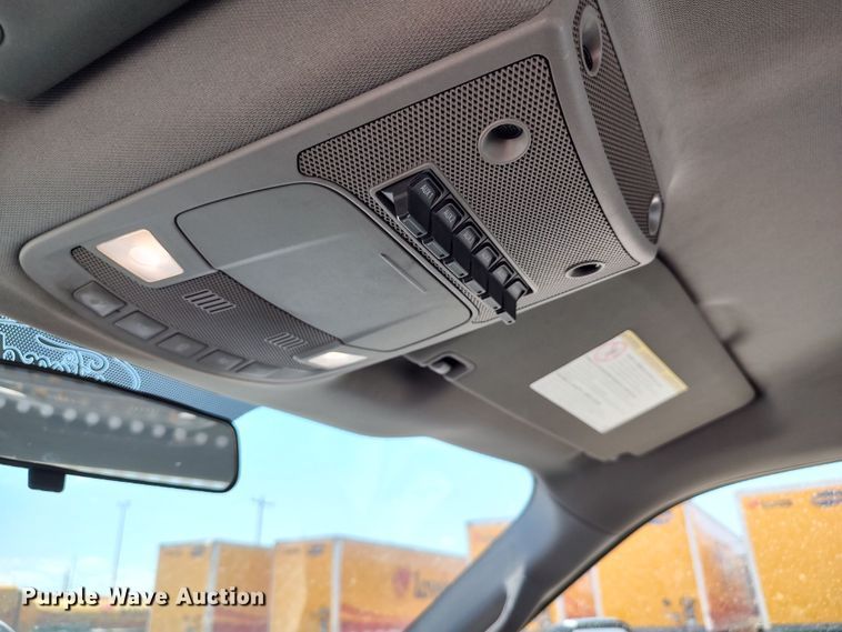 image for item LU9119 2017 Ford F350 Super Duty XLT  utility bed pickup truck