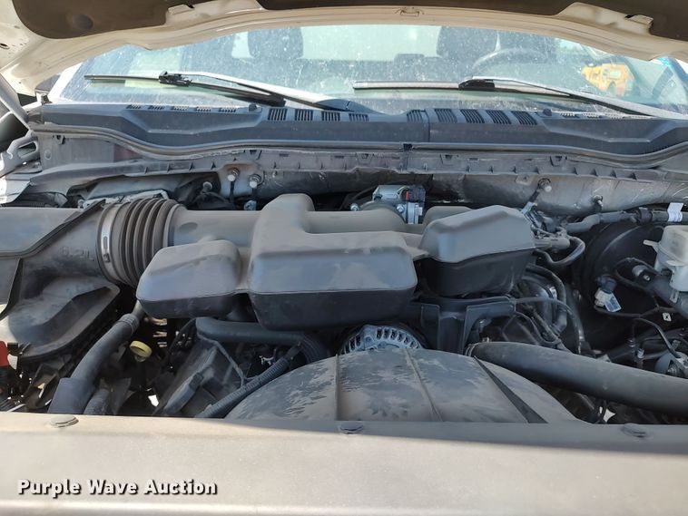 image for item LU9119 2017 Ford F350 Super Duty XLT  utility bed pickup truck