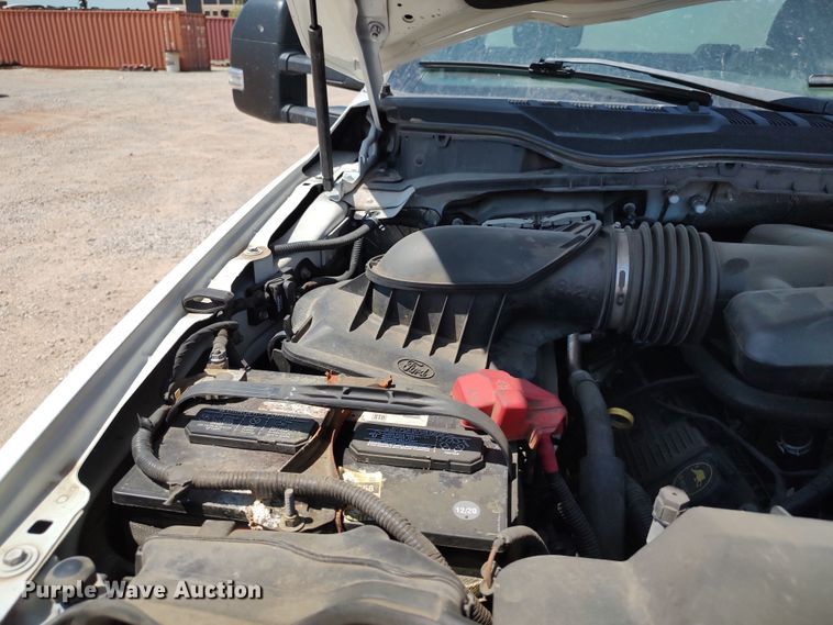 image for item LU9119 2017 Ford F350 Super Duty XLT  utility bed pickup truck