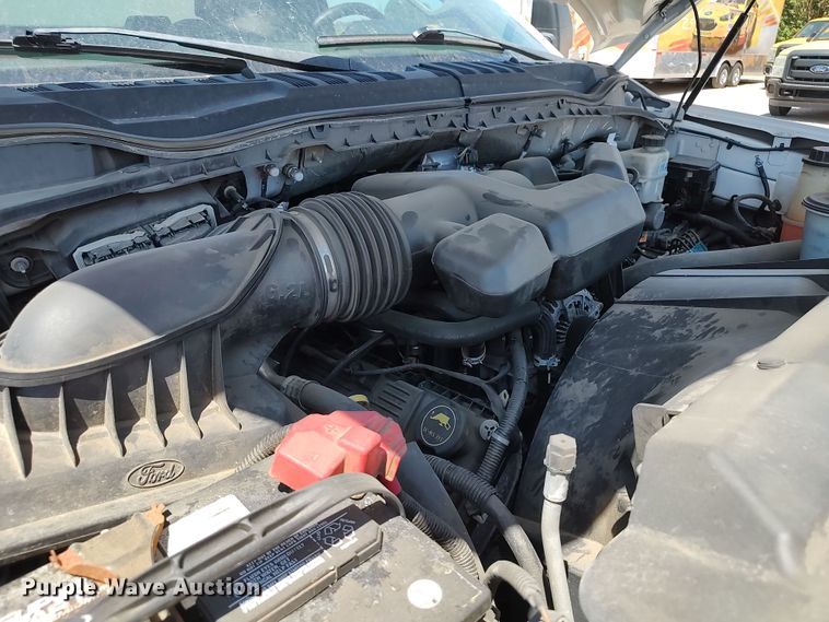 image for item LU9119 2017 Ford F350 Super Duty XLT  utility bed pickup truck