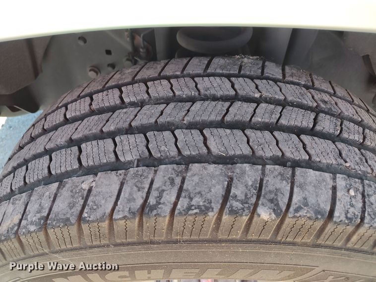 image for item LU9119 2017 Ford F350 Super Duty XLT  utility bed pickup truck