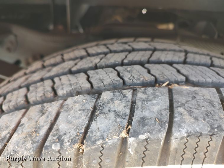 image for item LU9119 2017 Ford F350 Super Duty XLT  utility bed pickup truck