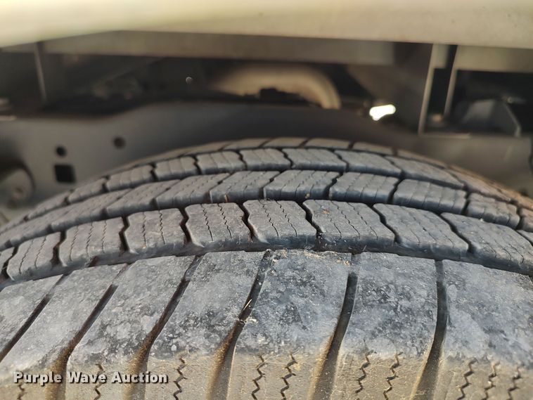 image for item LU9119 2017 Ford F350 Super Duty XLT  utility bed pickup truck