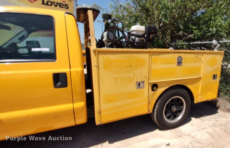 image for item LU9120 2014 Ford F350 Super Duty XL  utility bed pickup truck