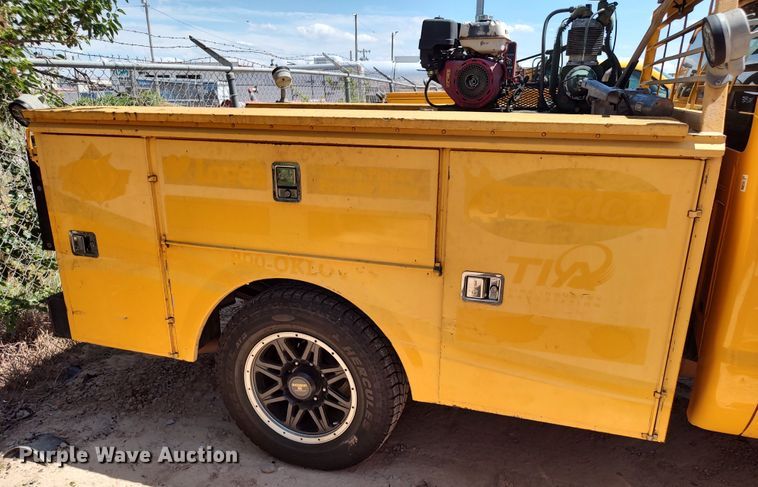 image for item LU9120 2014 Ford F350 Super Duty XL  utility bed pickup truck