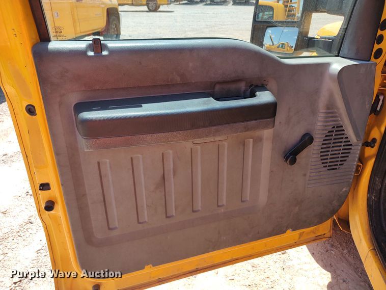 image for item LU9120 2014 Ford F350 Super Duty XL  utility bed pickup truck