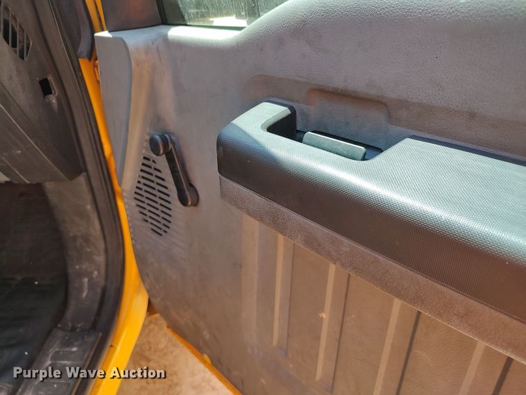 image for item LU9120 2014 Ford F350 Super Duty XL  utility bed pickup truck